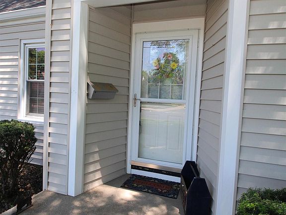 2nd image of 304 N Sterling Ave