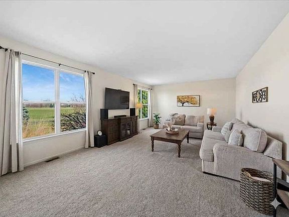 5th image of 223 Ashcroft Ln