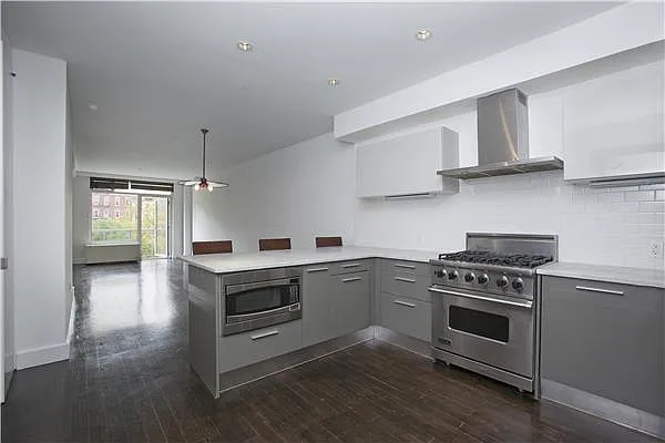Sold by R New York | media 1