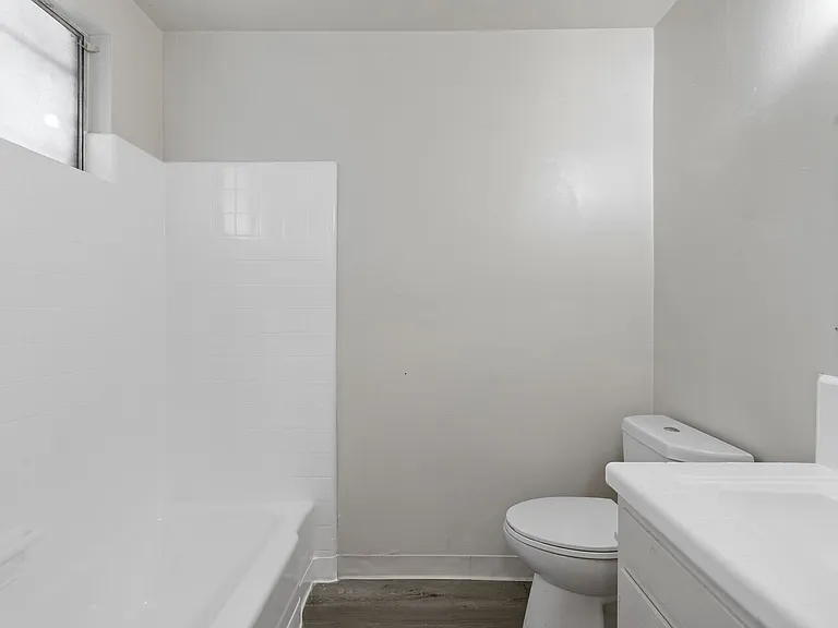 Baldwin Hills Apartments — Photo 9