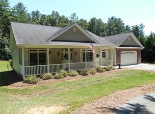 3271 Willow Rd, Hendersonville, NC 28739