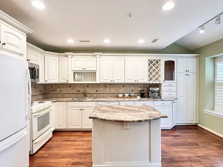 2607 Virginia Ln — Photo 8