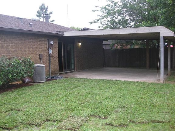 2nd image of 721 Circle Cove Dr