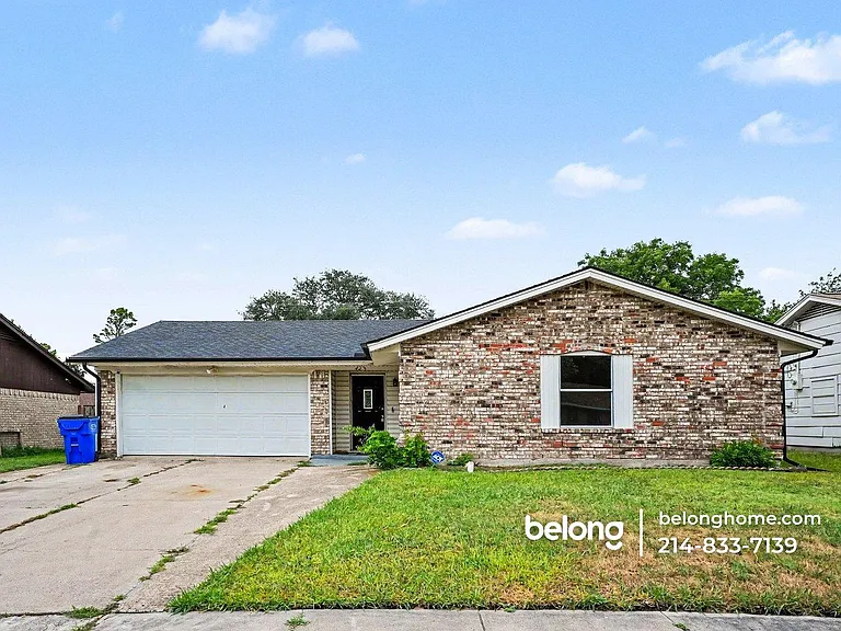 423 Southlake Dr — Photo 1