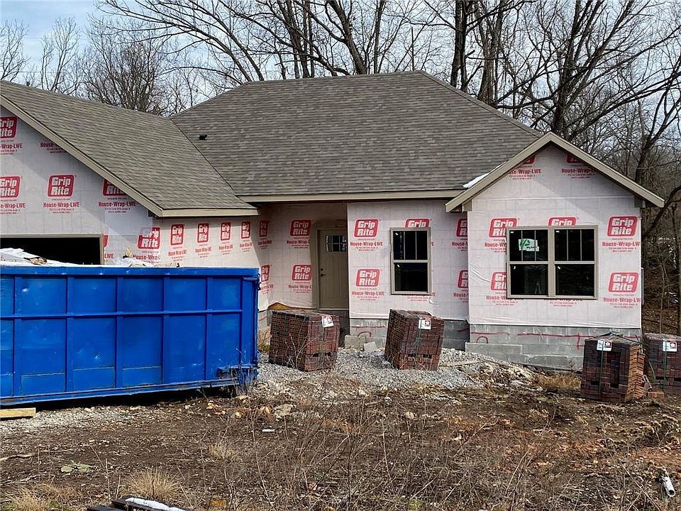 1st image of 9 Francis Dr