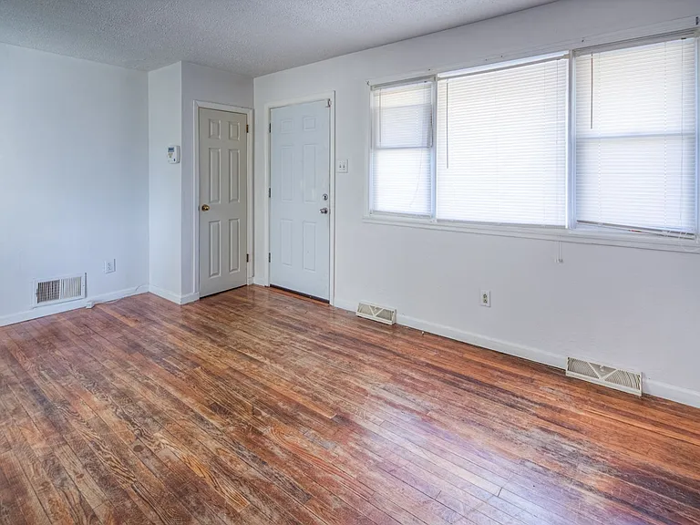 203 Sycamore Rd — Photo 4