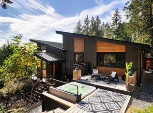 955 Windjammer Rd, Bowen Island, BC V0N 1G2