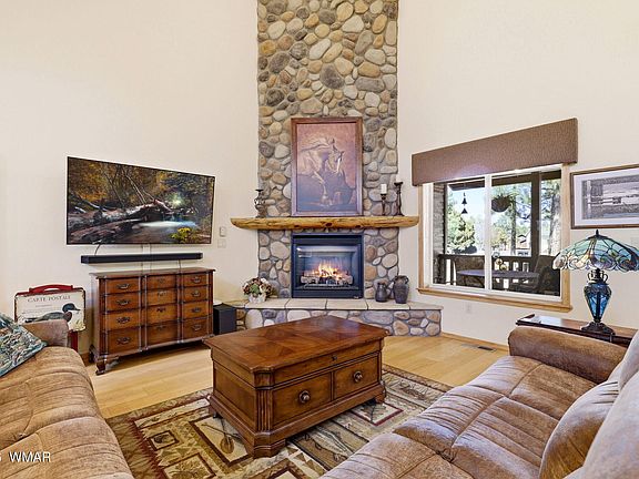 4th image of 826 Pine Creek Cir