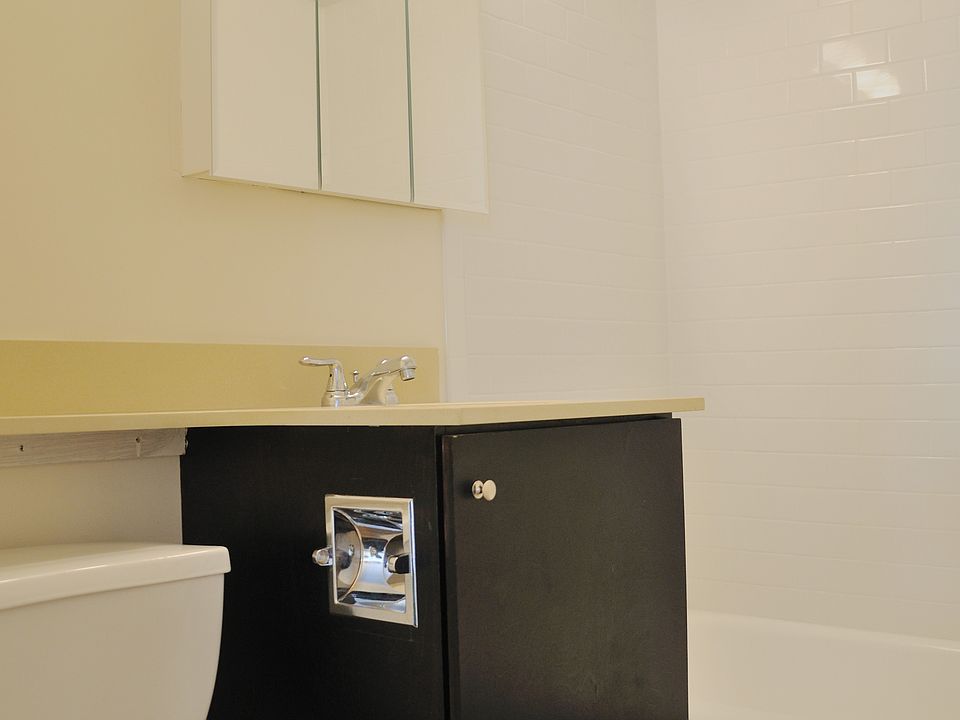 2nd image of 10460 Queens Blvd APT 8F