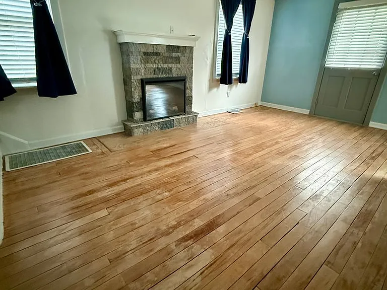 40 Edwards Ct — Photo 2