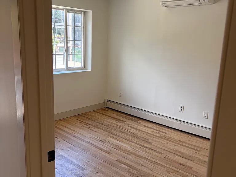 322 Hart St #2 — Photo 10