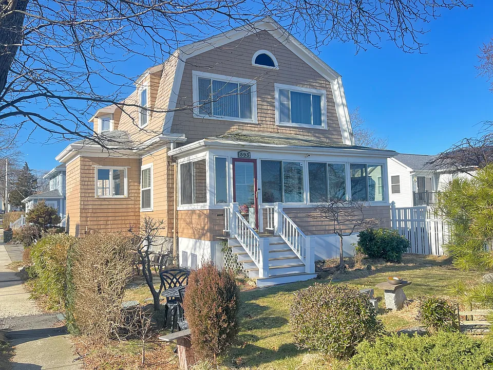 593 Quincy Shore Dr #2