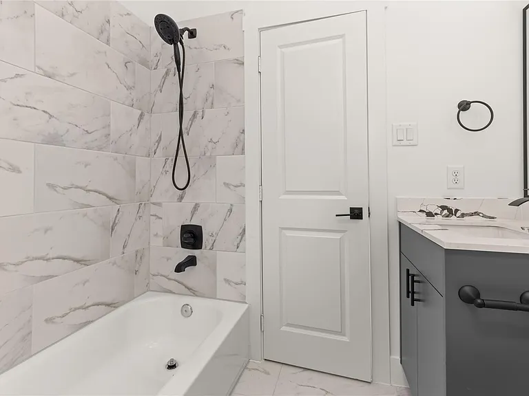 2707 Dennis St — Photo 9