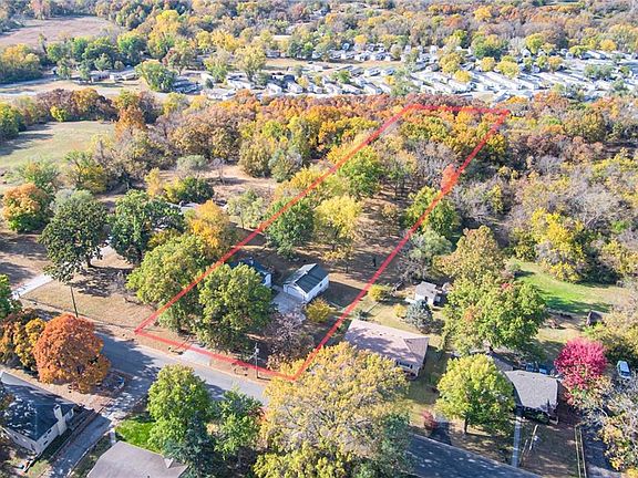 4th image of 536 S Bluegrass Dr
