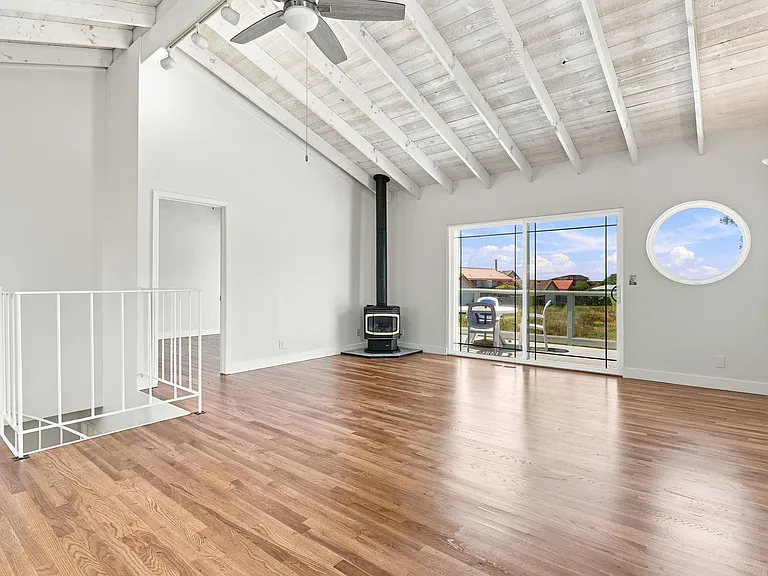 117 Holiday Dr — Photo 4