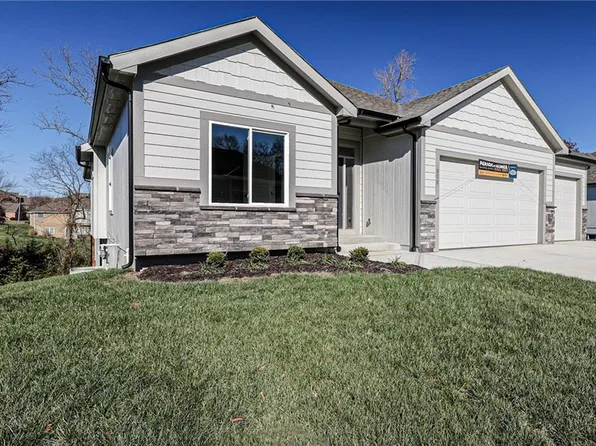 808 NW Hickory Ridge Dr, Grain Valley, MO 64029
