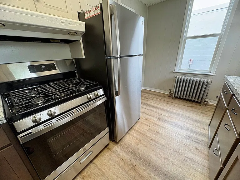 923 W Princess St — Photo 14