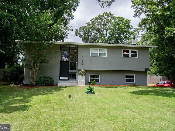 2nd image of 23009 Gunston Dr