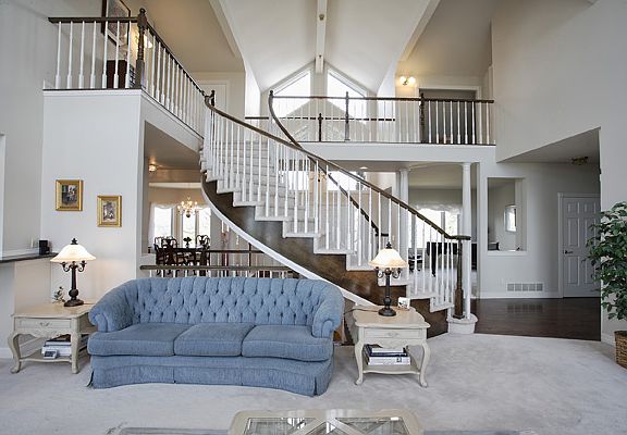 FRONT ROOM FACING ENTRANCE