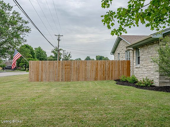 4th image of 712 Lark Ln