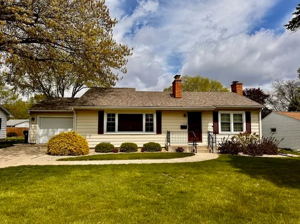 1402 Rolling Green Dr, Mendota, IL 61342