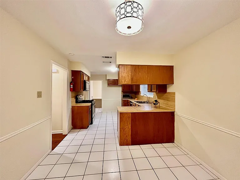3038 Sam Houston Dr — Photo 6