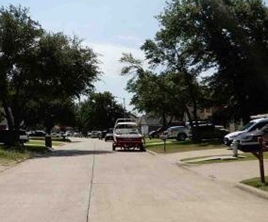 Exterior Neighborhood (street photo)