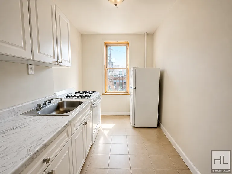 126 Grant Ave #1B — Photo 5