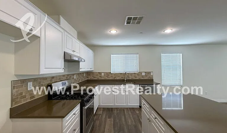 15946 Silvertip Way — Photo 5