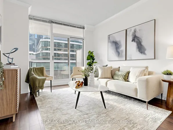 16 Yonge St #303, Toronto, ON M5E 2A3