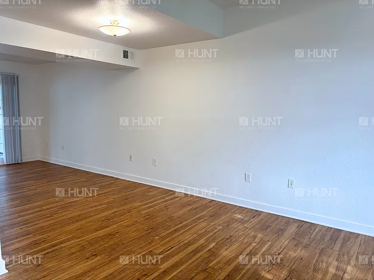 313 Willow Ln — Photo 2