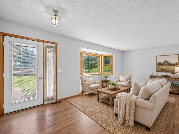 4th image of 11264 Garnett Ct