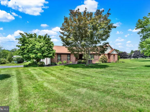 1820 Hunter Dr, Mechanicsburg, PA 17050