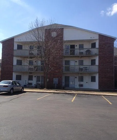 330 Leah Ln #1B — Photo 1
