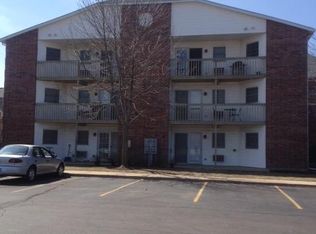 330 Leah Ln APT 1B, Woodstock, IL 60098