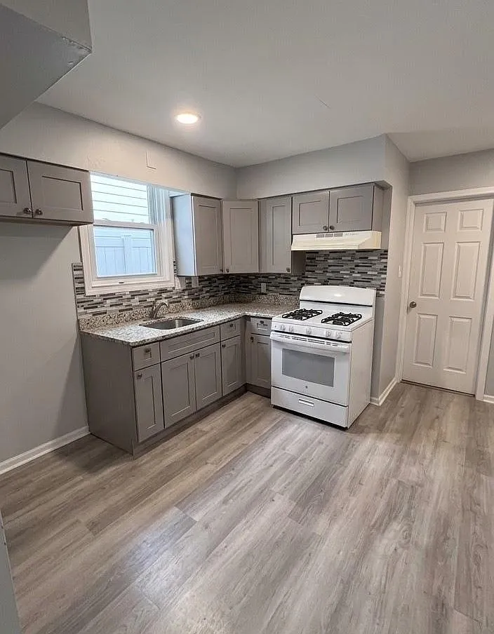 2 bed, $1,895 — Photo 1