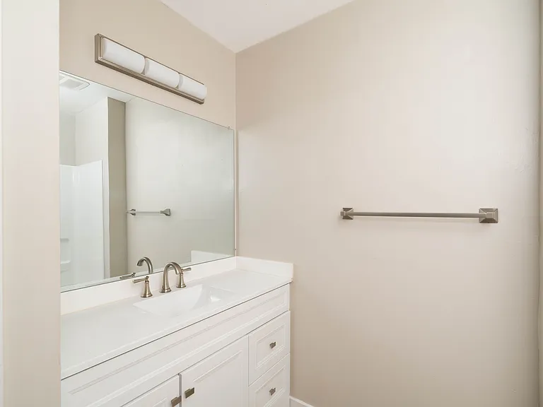 El Camino Duplexes — Photo 44