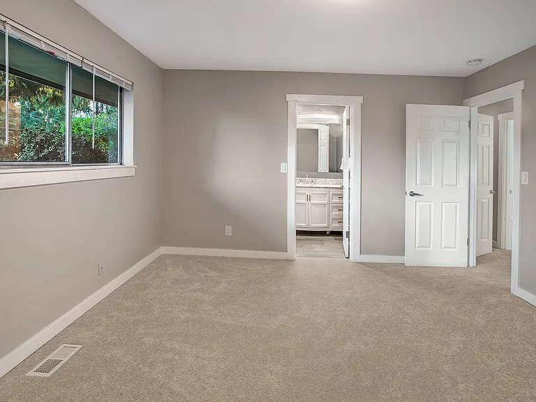 649 130th Ave NE — Photo 15