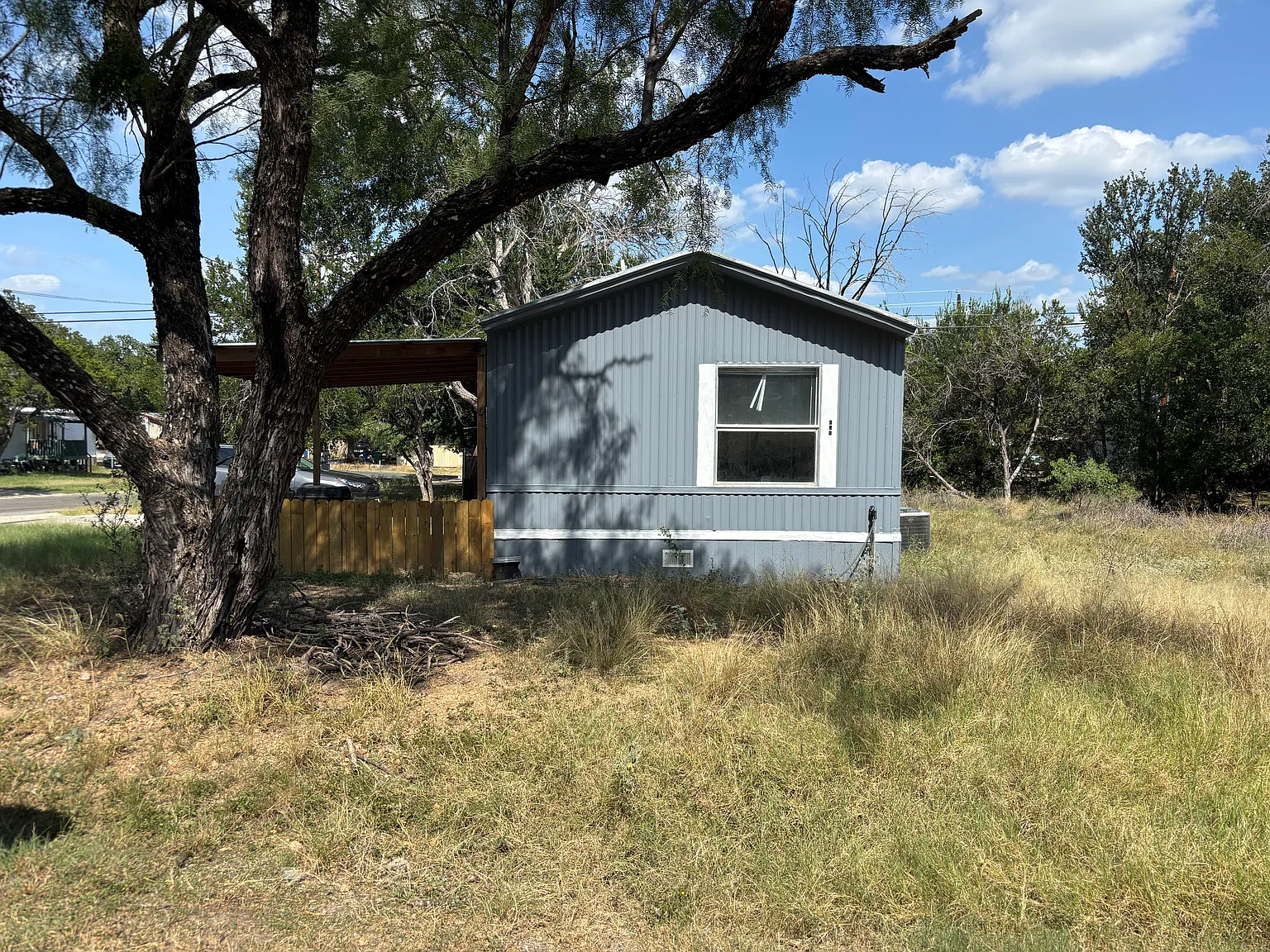 3 bed, 1500 sqft, $1,500 — Photo 1