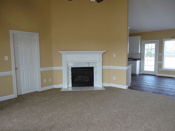 5th image of 115 Collingbourne Ct