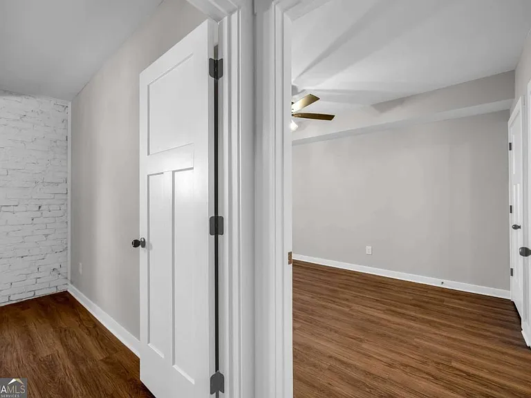 86 S Forest Ave #B — Photo 11
