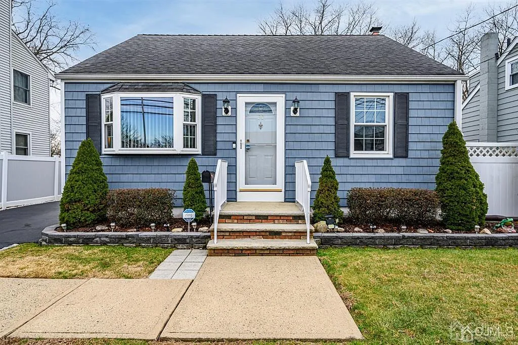 30 Vaughn Ave photo 1