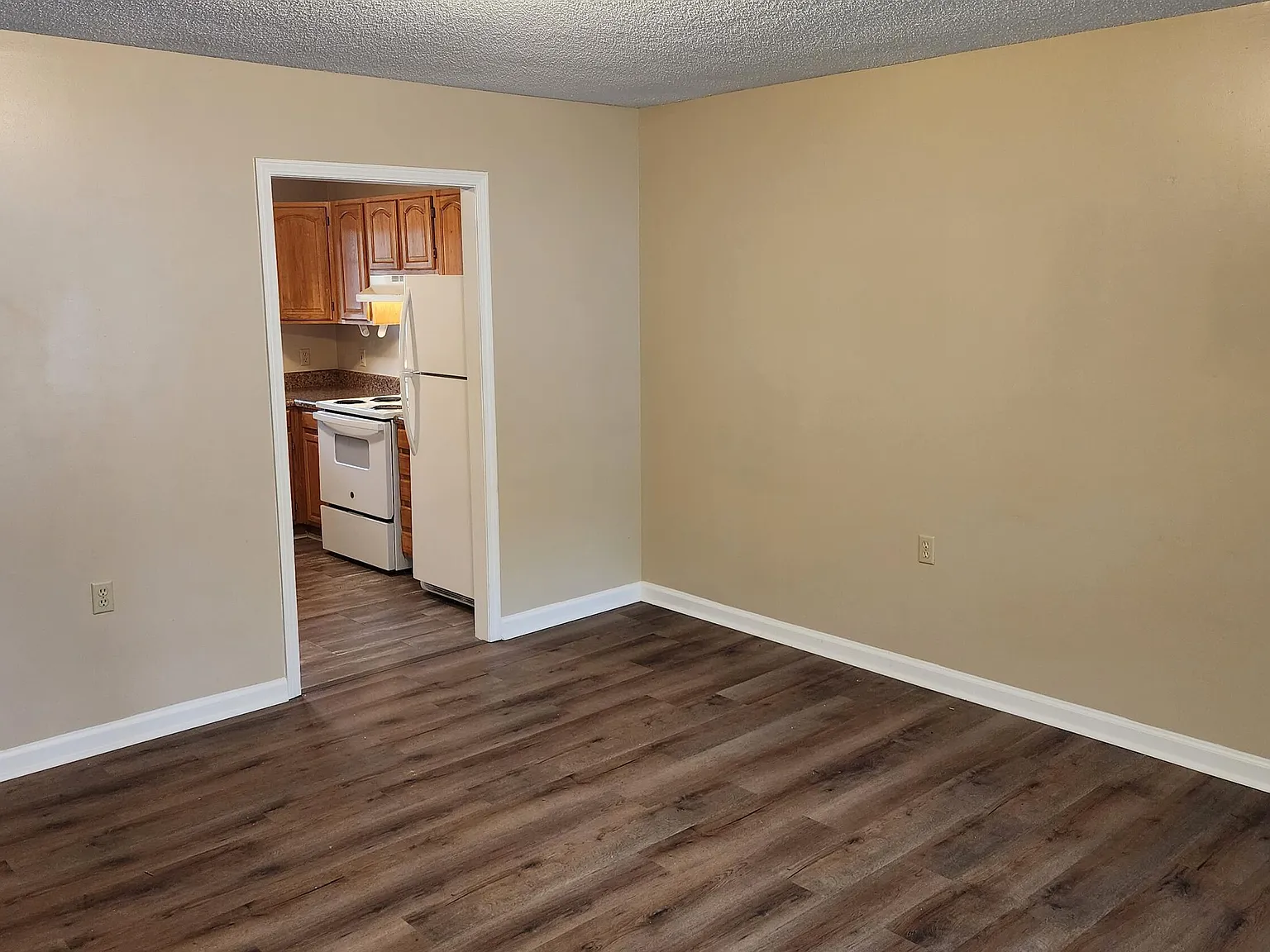 2 bed, 850 sqft, $1,050 — Photo 3