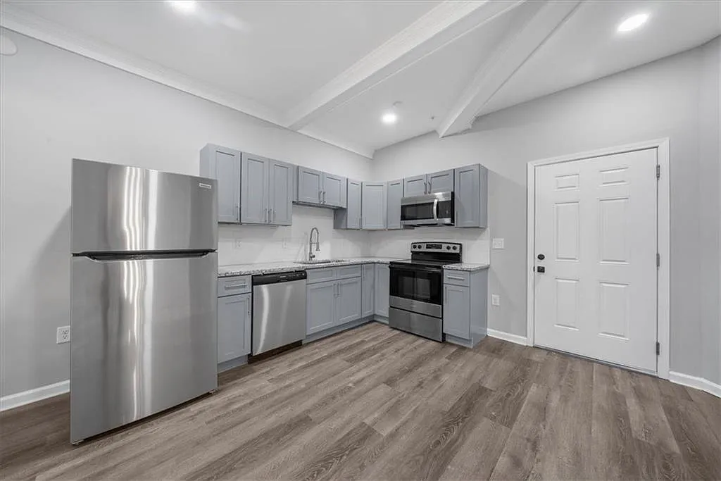 1 bed, 1.0 bath, 900 sqft, $1,900 — Photo 1