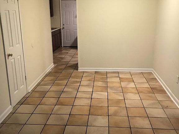 3rd image of 606 Bluebonnet Ct #606