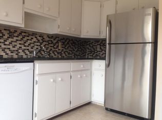 73 Meadowview Dr, Annandale, NJ 08801