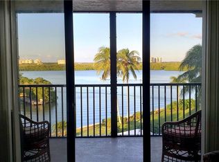 15 Bluebill Ave APT 406, Naples, FL 34108