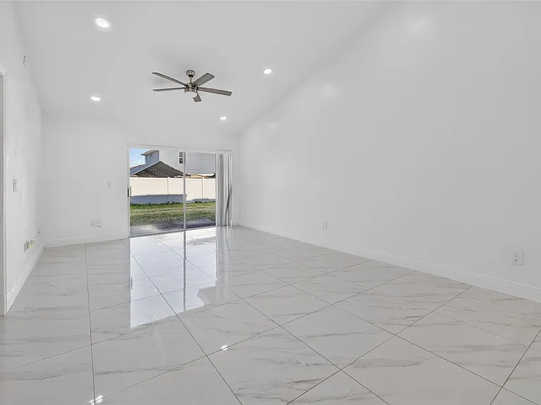 3128 Sandy Shore Ln — Photo 18