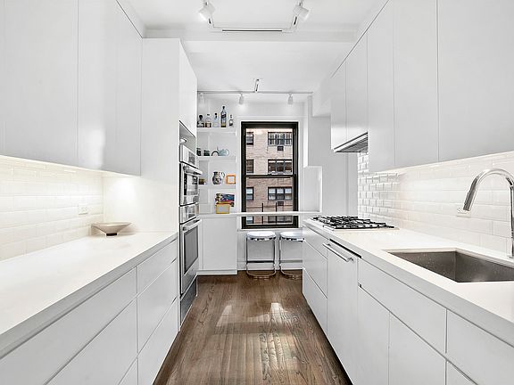 4th image of 140 E 81st St APT 7B