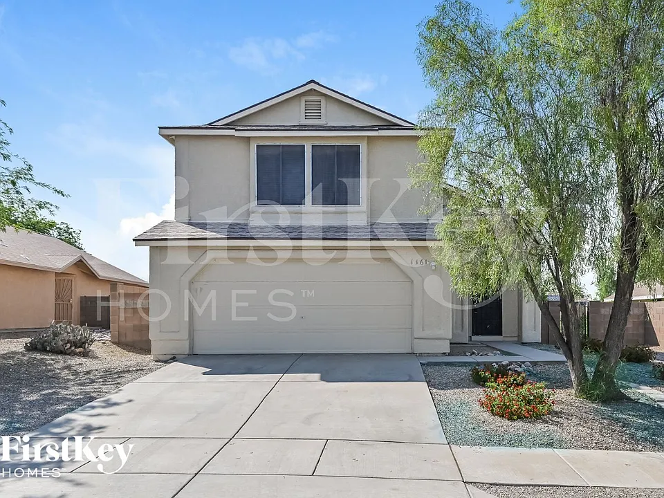 1161 N Chamberlain Pl